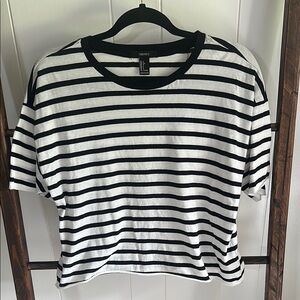 🍁5 for $10🍁 Forever 21 Tee
